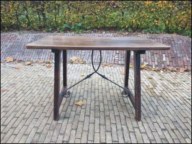 antieke spaanse tafel